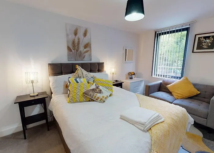 Central Balcony - 1 Bed Entire Apartment