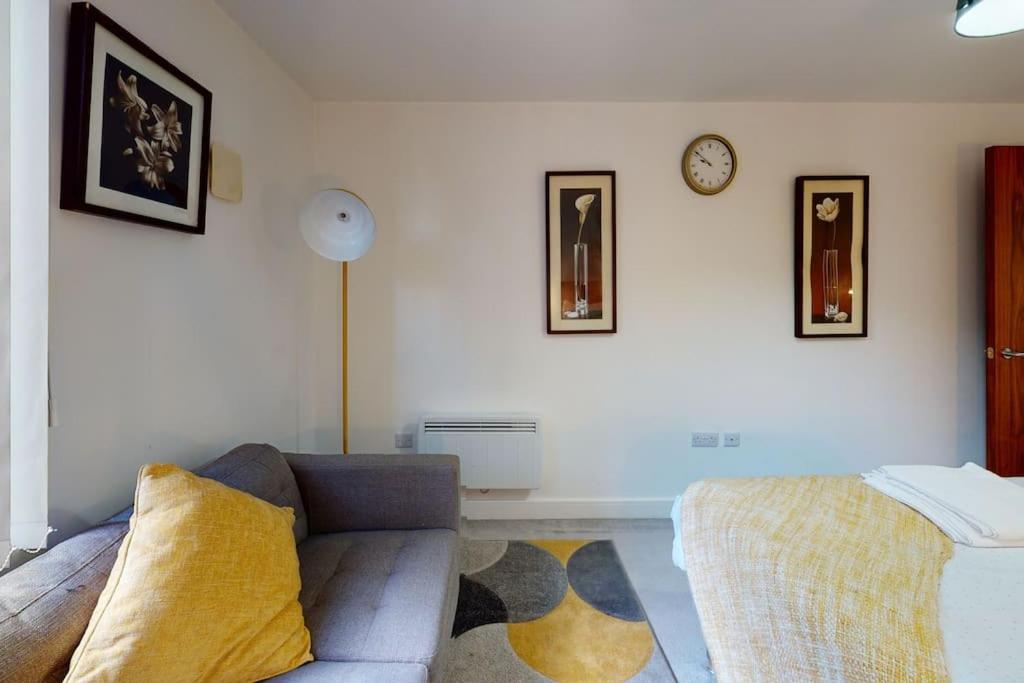 Apartment Balcony - 1 Bed Entire *